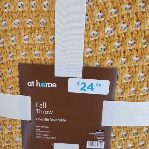 A throw - Picture 3 of 4